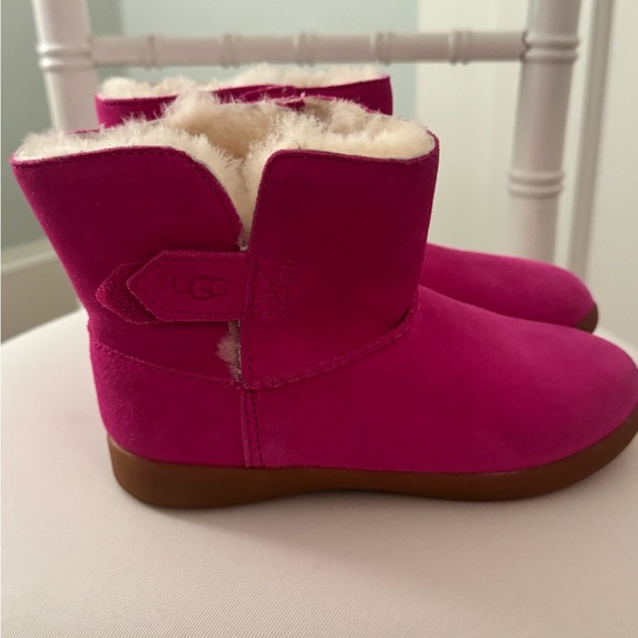 NEW UGG Kids Boots in Pink with Cream Lining - Picture 6 of 7
